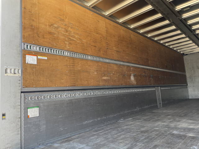 UDトラックスクオンアルミウイング大型（10t）[写真14]