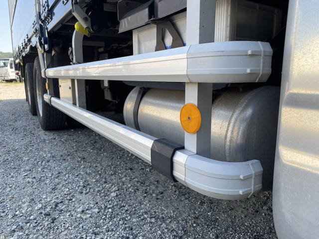 UDトラックスクオンアルミウイング大型（10t）[写真20]