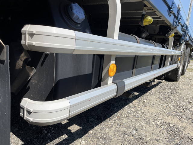 UDトラックスクオンアルミウイング大型（10t）[写真21]