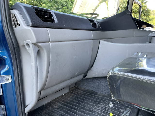 UDトラックスクオンアルミウイング大型（10t）[写真32]