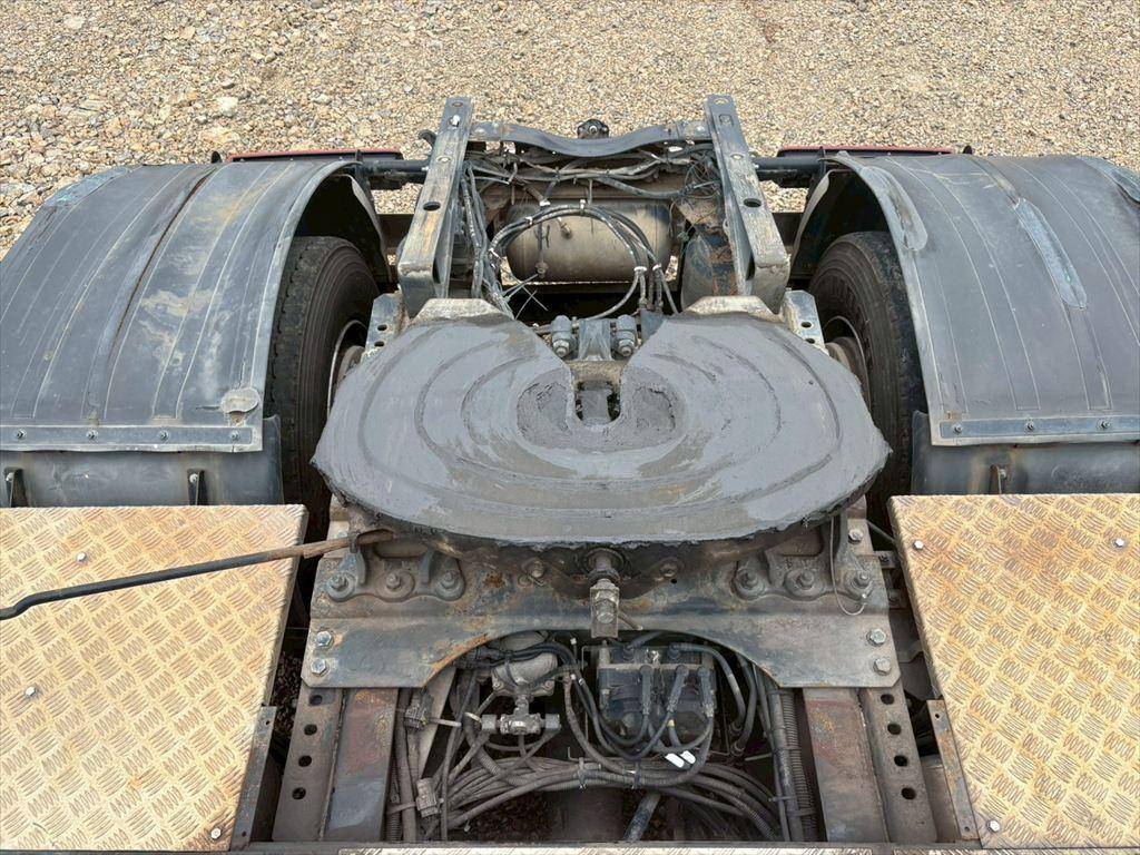 UDトラックスクオントレーラーヘッド（トラクターヘッド）大型（10t）[写真10]