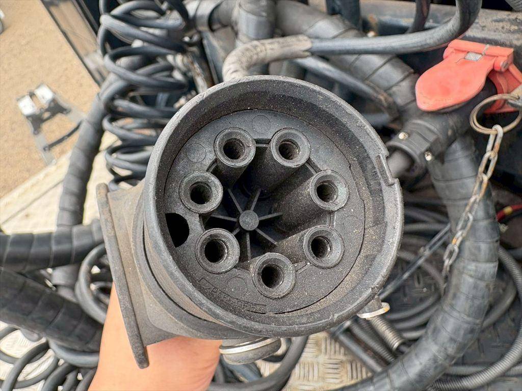 UDトラックスクオントレーラーヘッド（トラクターヘッド）大型（10t）[写真14]