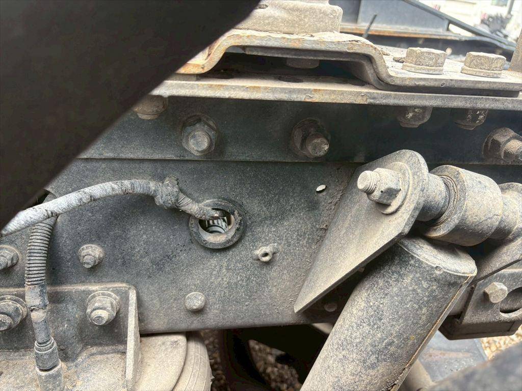 UDトラックスクオントレーラーヘッド（トラクターヘッド）大型（10t）[写真16]