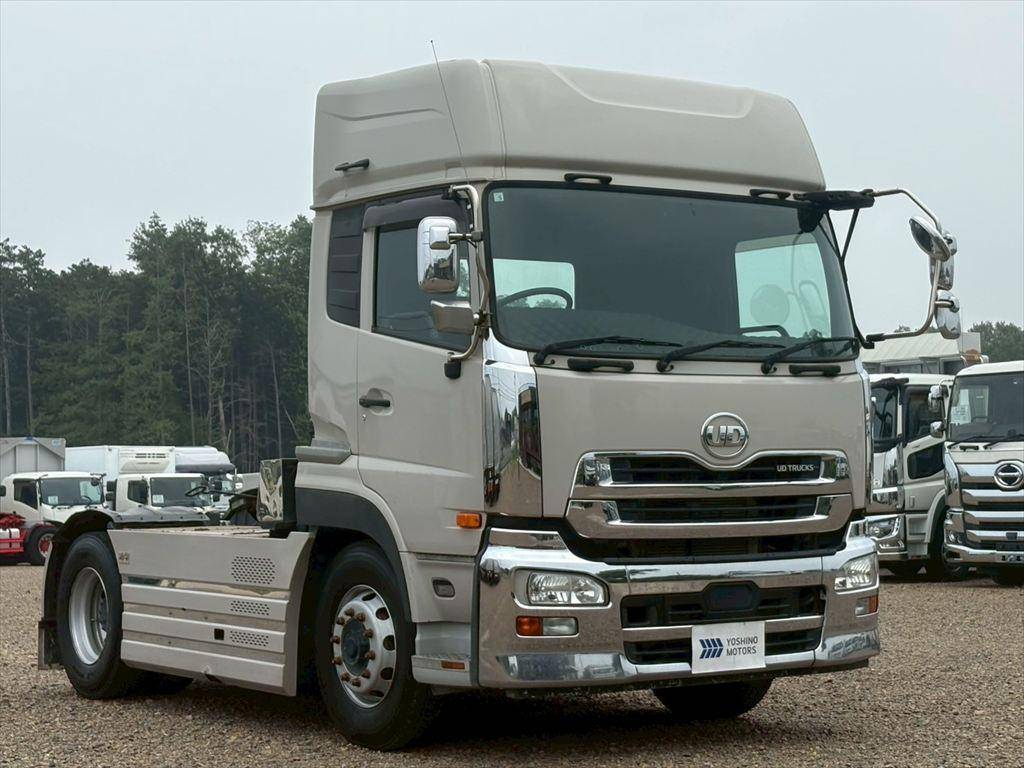 UDトラックスクオントレーラーヘッド（トラクターヘッド）大型（10t）[写真02]