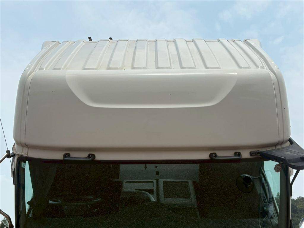 UDトラックスクオントレーラーヘッド（トラクターヘッド）大型（10t）[写真20]