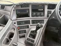 UDトラックスクオントレーラーヘッド（トラクターヘッド）大型（10t）[写真23]