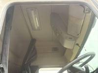 UDトラックスクオントレーラーヘッド（トラクターヘッド）大型（10t）[写真25]