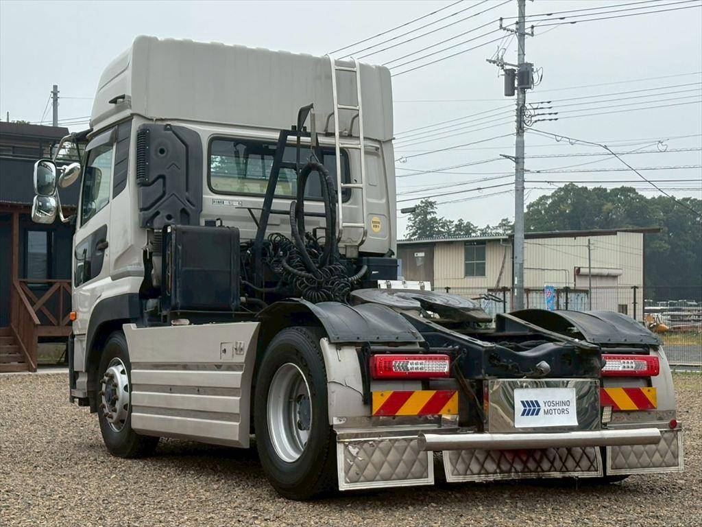 UDトラックスクオントレーラーヘッド（トラクターヘッド）大型（10t）[写真03]