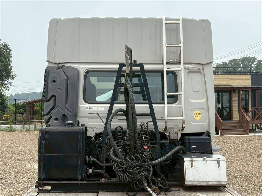 UDトラックスクオントレーラーヘッド（トラクターヘッド）大型（10t）[写真07]