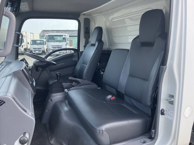 いすゞエルフアルミバン小型（2t・3t）[写真31]