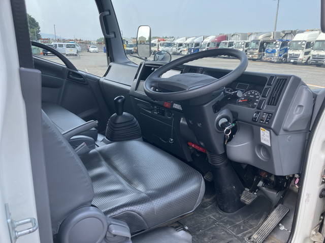 いすゞエルフアルミバン小型（2t・3t）[写真34]