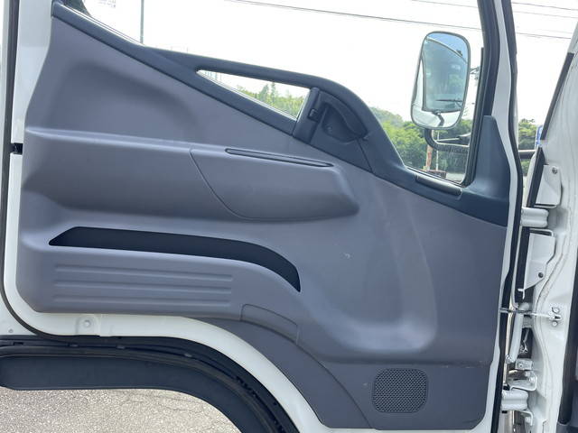 三菱ふそうキャンター平ボディ小型（2t・3t）[写真27]