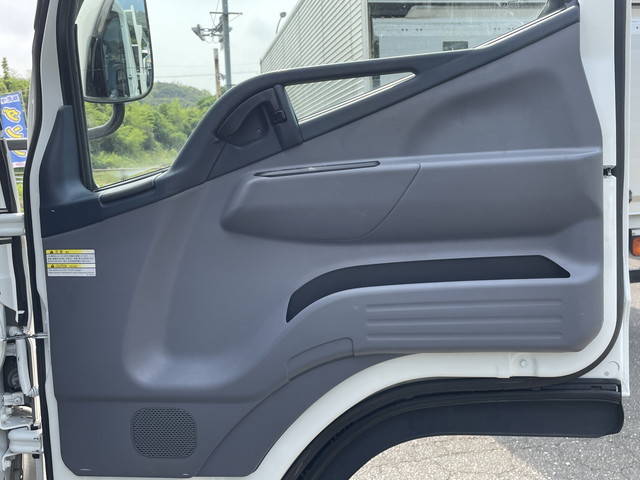 三菱ふそうキャンター平ボディ小型（2t・3t）[写真28]