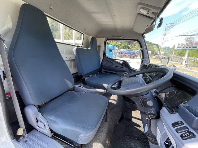 三菱ふそうキャンター平ボディ小型（2t・3t）[写真30]