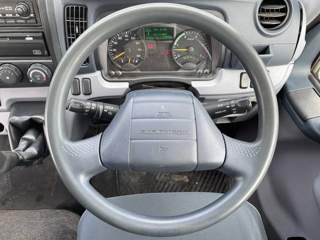 三菱ふそうキャンター平ボディ小型（2t・3t）[写真34]