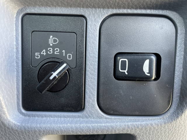 三菱ふそうキャンター平ボディ小型（2t・3t）[写真38]