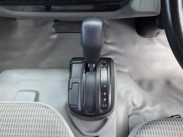 トヨタトヨエース平ボディ小型（2t・3t）[写真15]