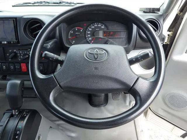 トヨタトヨエース平ボディ小型（2t・3t）[写真16]