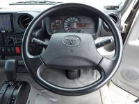 トヨタトヨエース平ボディ小型（2t・3t）[写真17]