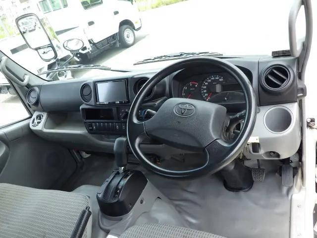 トヨタトヨエース平ボディ小型（2t・3t）[写真06]