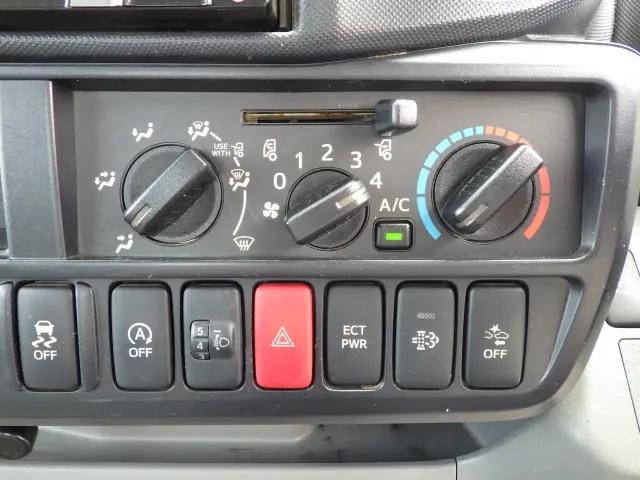 トヨタトヨエース平ボディ小型（2t・3t）[写真09]