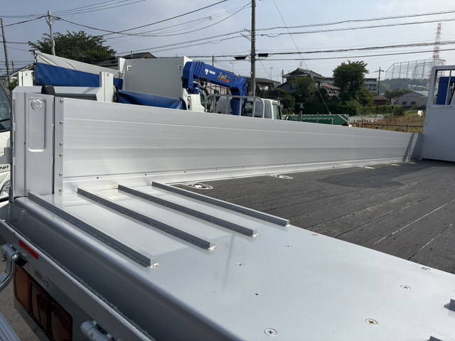 三菱ふそうファイターセルフクレーン4段増トン（6t・8t）[写真08]