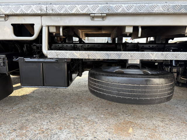 三菱キャンター平ボディ小型（2t・3t）[写真13]