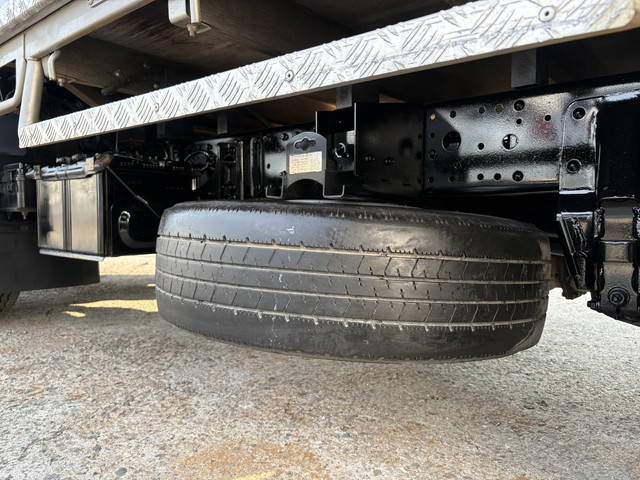 三菱キャンター平ボディ小型（2t・3t）[写真14]