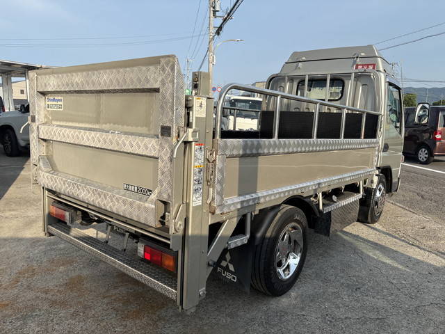 三菱キャンター平ボディ小型（2t・3t）[写真04]