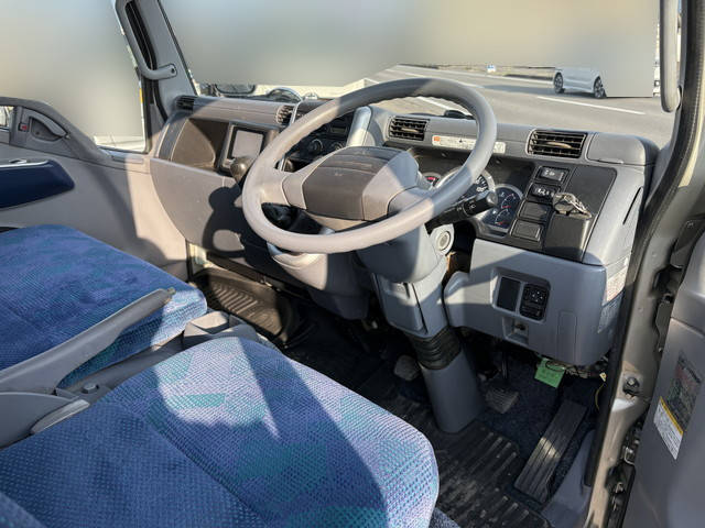 三菱キャンター平ボディ小型（2t・3t）[写真07]