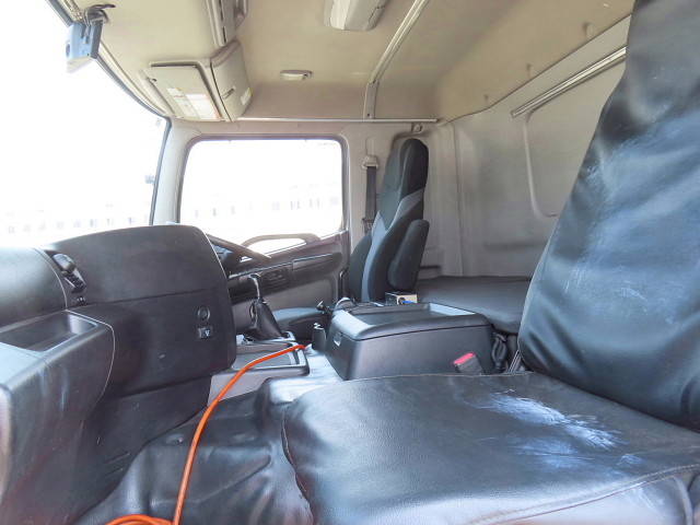 日野プロフィアコンテナ専用車大型（10t）[写真16]