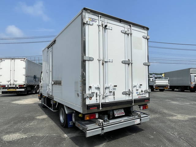 日野デュトロ冷凍車（冷蔵車）小型（2t・3t）[写真04]
