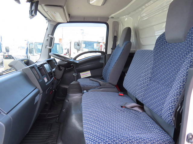 いすゞエルフアルミバン小型（2t・3t）[写真17]