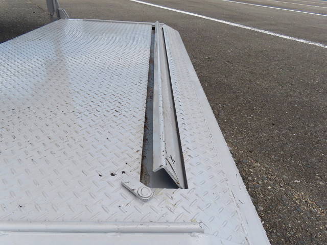 いすゞエルフアルミバン小型（2t・3t）[写真26]