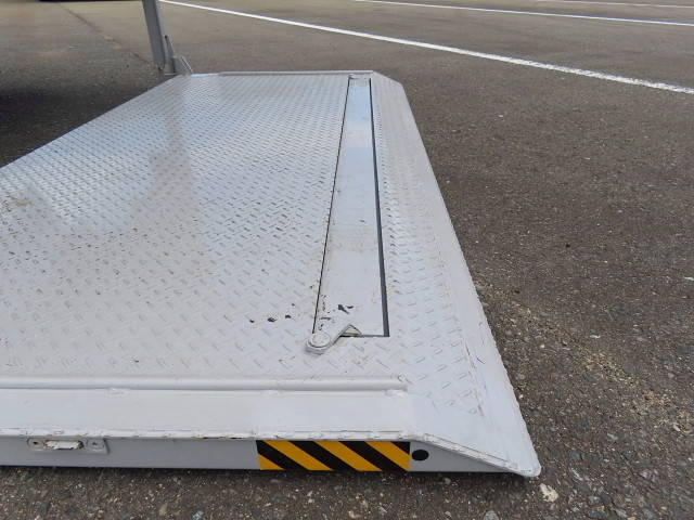 いすゞエルフアルミバン小型（2t・3t）[写真27]