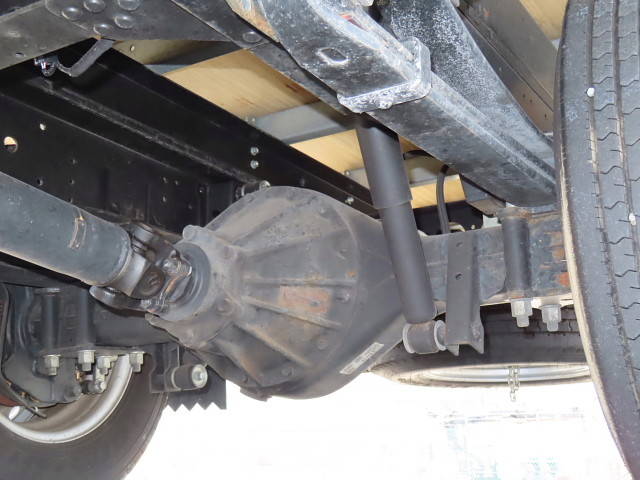 いすゞエルフアルミバン小型（2t・3t）[写真08]