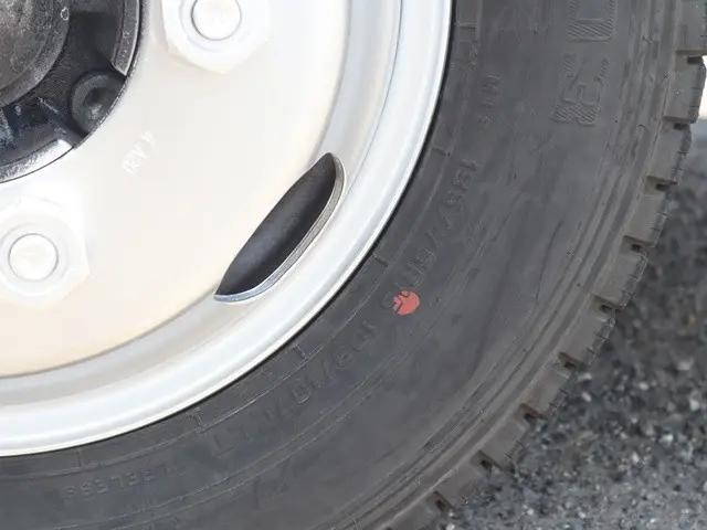 いすゞエルフ平ボディ小型（2t・3t）[写真16]