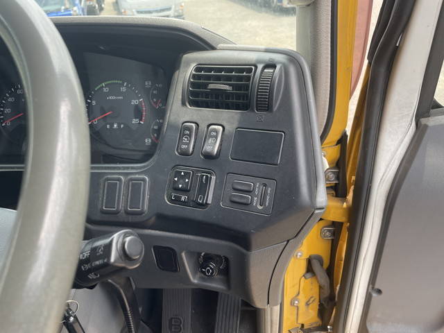 三菱ふそうスーパーグレートトレーラーヘッド（トラクターヘッド）大型（10t）[写真37]