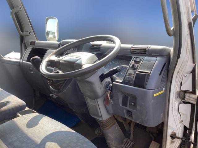 三菱ふそうキャンター冷凍車（冷蔵車）小型（2t・3t）[写真27]