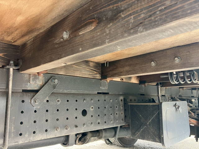 三菱ふそうキャンター平ボディ小型（2t・3t）[写真22]