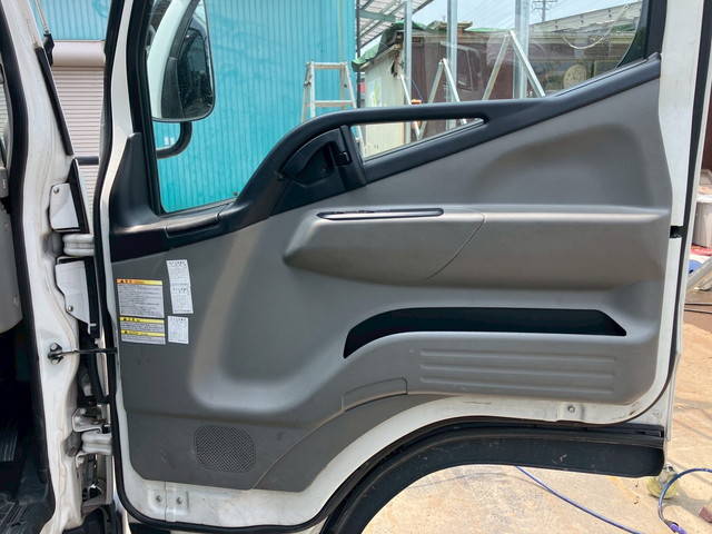 三菱ふそうキャンター平ボディ小型（2t・3t）[写真27]