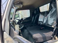 三菱ふそうキャンター平ボディ小型（2t・3t）[写真29]