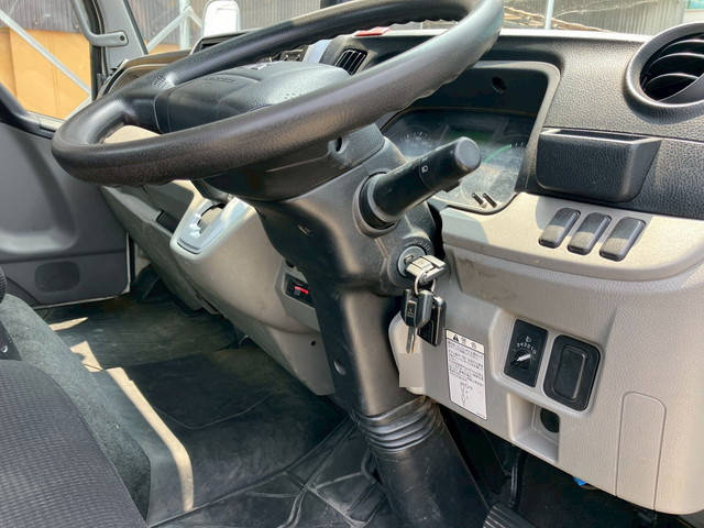 三菱ふそうキャンター平ボディ小型（2t・3t）[写真31]