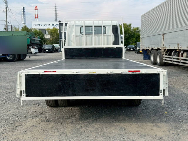 三菱ふそうキャンター平ボディ小型（2t・3t）[写真11]