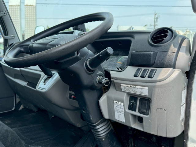 三菱ふそうキャンター平ボディ小型（2t・3t）[写真34]