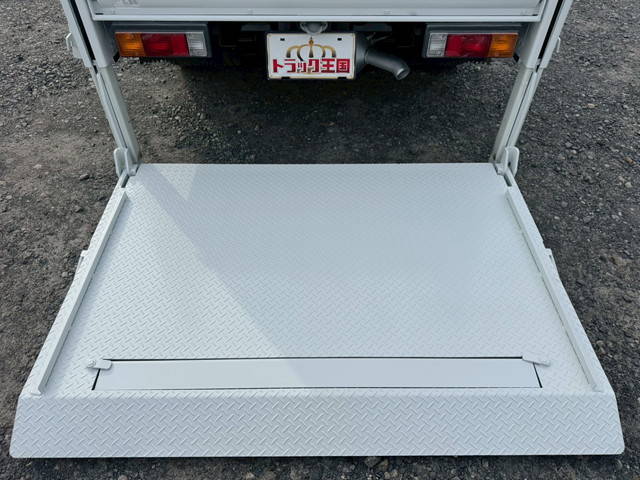三菱ふそうキャンター平ボディ小型（2t・3t）[写真13]