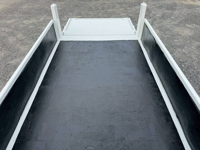 三菱ふそうキャンター平ボディ小型（2t・3t）[写真19]