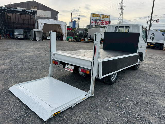 三菱ふそうキャンター平ボディ小型（2t・3t）[写真02]