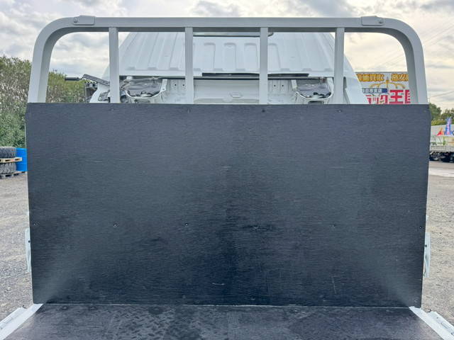 三菱ふそうキャンター平ボディ小型（2t・3t）[写真20]