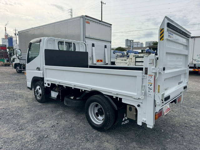 三菱ふそうキャンター平ボディ小型（2t・3t）[写真04]